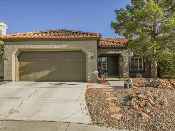 1424 Country Hollow Drive, Las Vegas, NV 89117