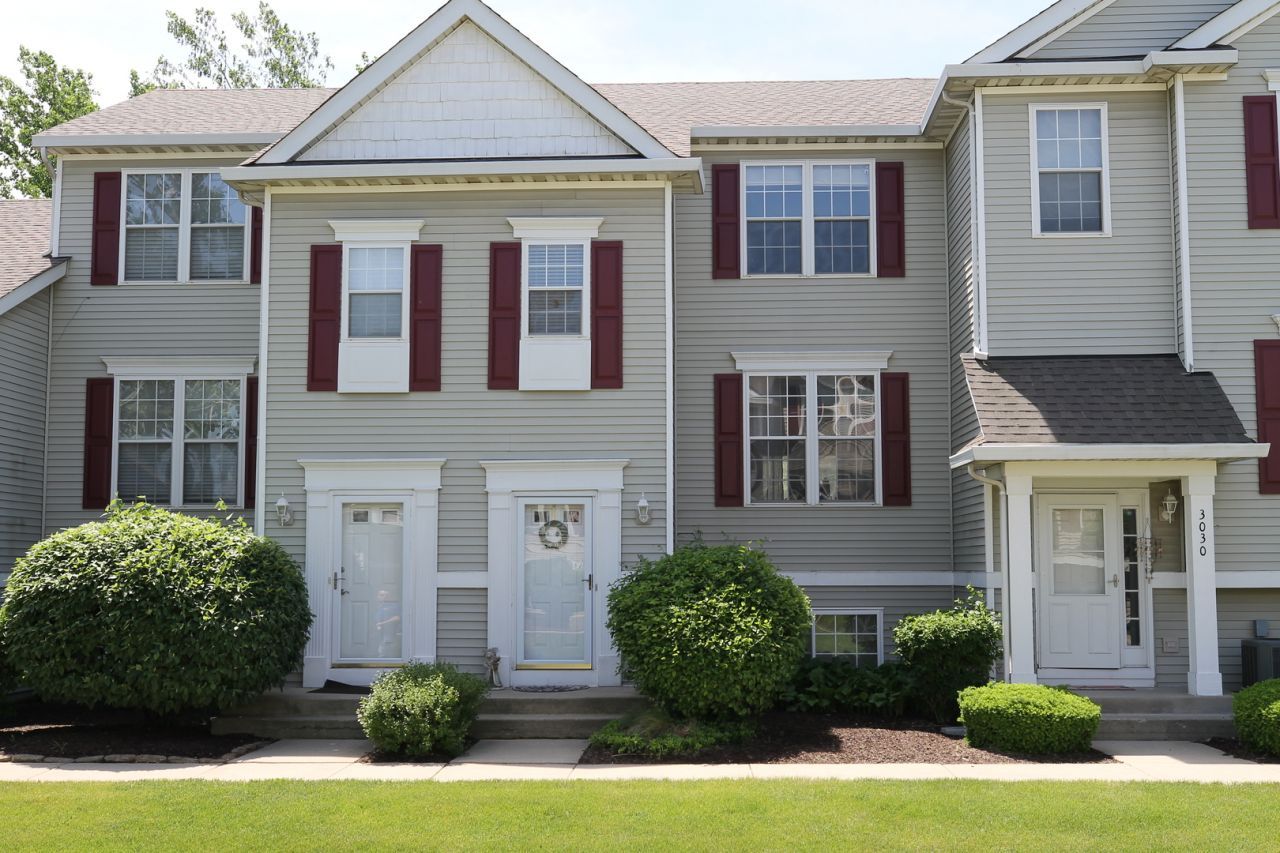 3032 Woodside Drive, Joliet, IL 60431 Main Photo