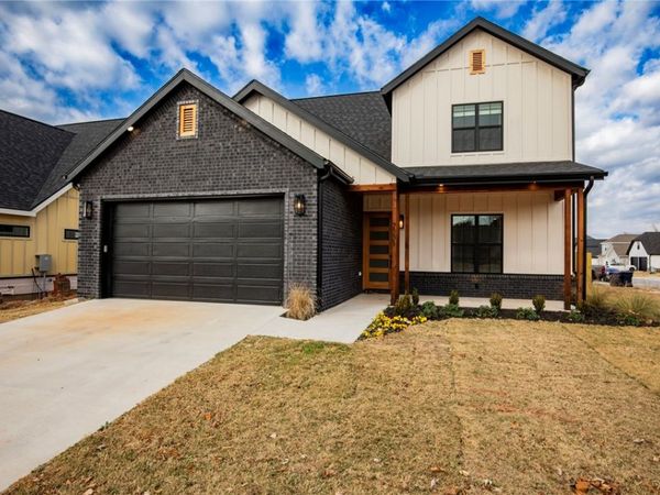 2331 W Seminole Drive, Rogers, AR 72758
