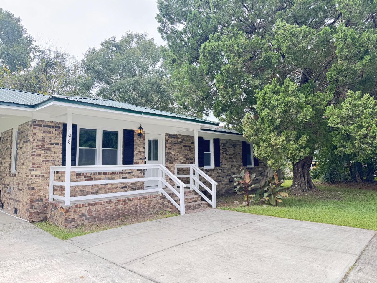 108 Franklin Street Photo 6