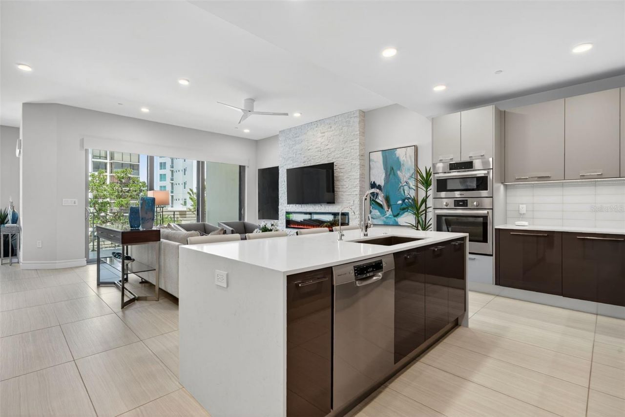 711 S Palm Avenue, Unit 303, Sarasota, FL 34236 Photo