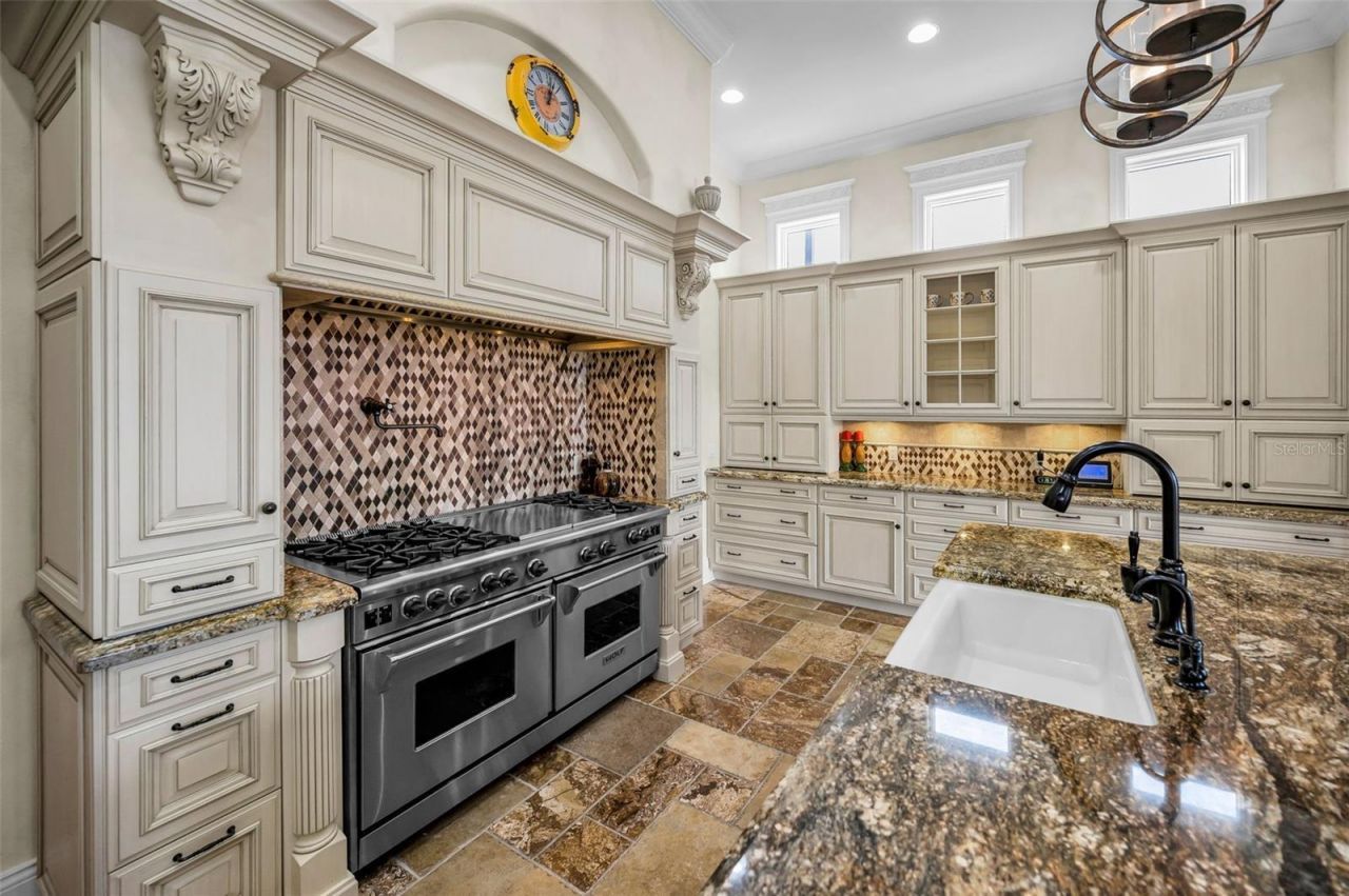 801 Brightwaters Boulevard Ne, Saint Petersburg, FL 33704 Photo