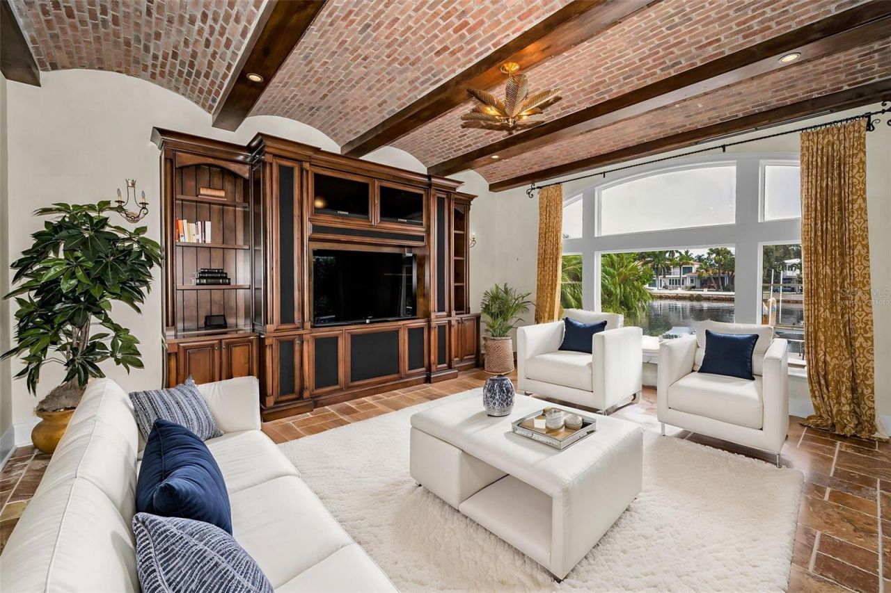 801 Brightwaters Boulevard Ne, Saint Petersburg, FL 33704 Photo