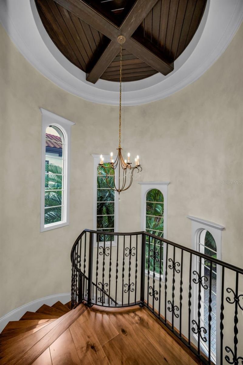 801 Brightwaters Boulevard Ne, Saint Petersburg, FL 33704 Photo