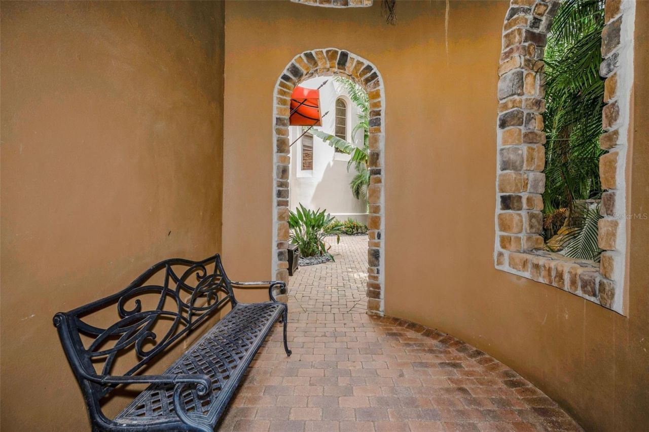 801 Brightwaters Boulevard Ne, Saint Petersburg, FL 33704 Photo