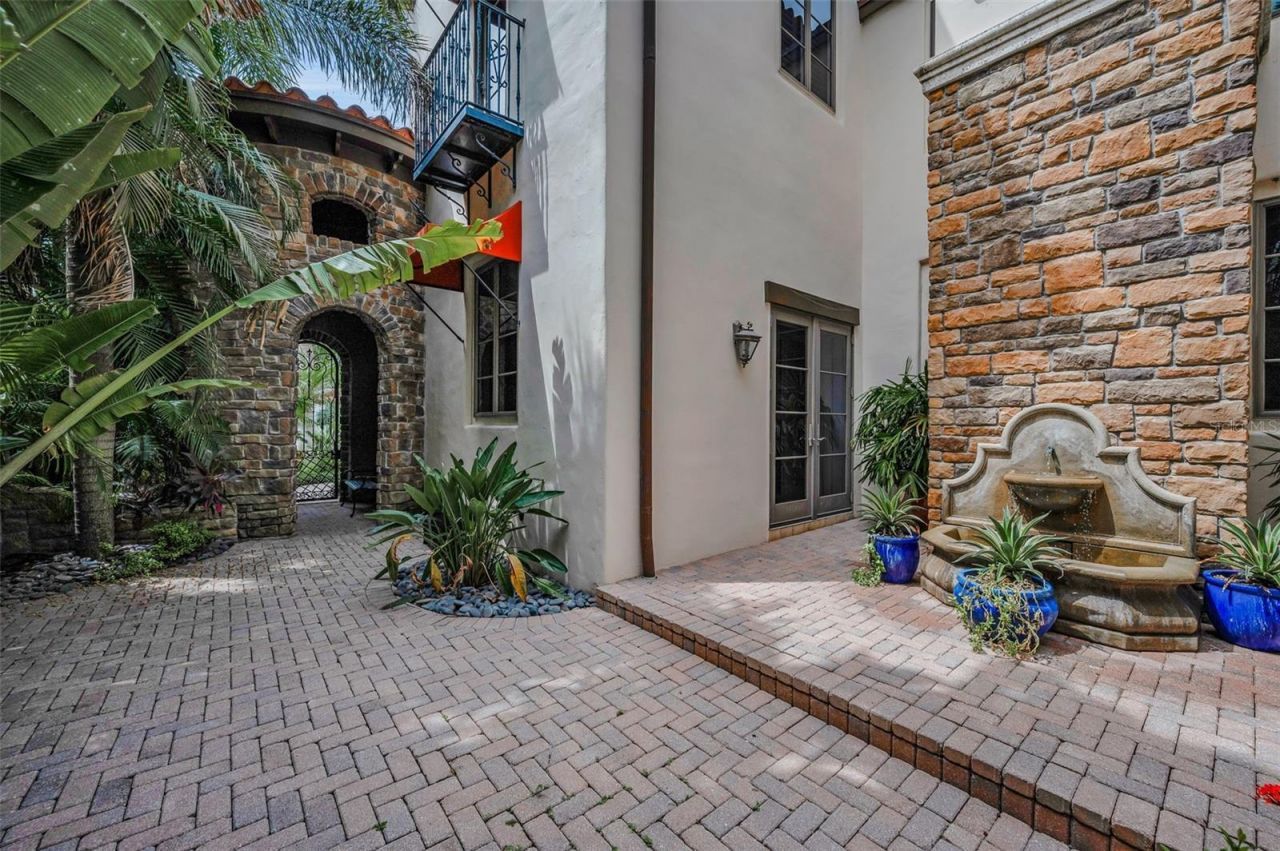 801 Brightwaters Boulevard Ne, Saint Petersburg, FL 33704 Photo