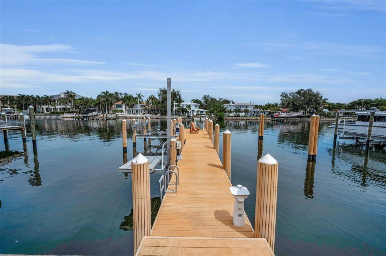 801 Brightwaters Boulevard Ne, Saint Petersburg, FL 33704 Photo