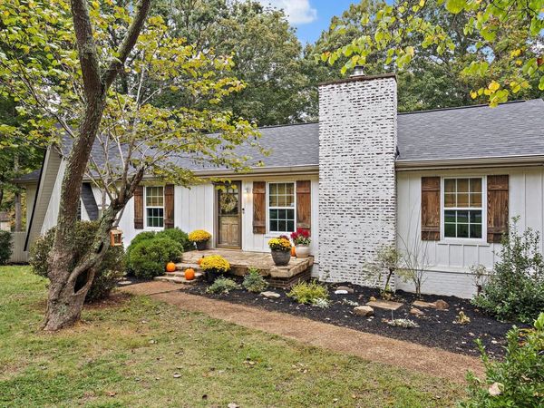 1017 Red Oak Dr, Greenbrier, TN 37073