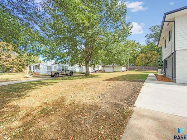 1316 N Williams Ave, Sioux Falls, SD 57104