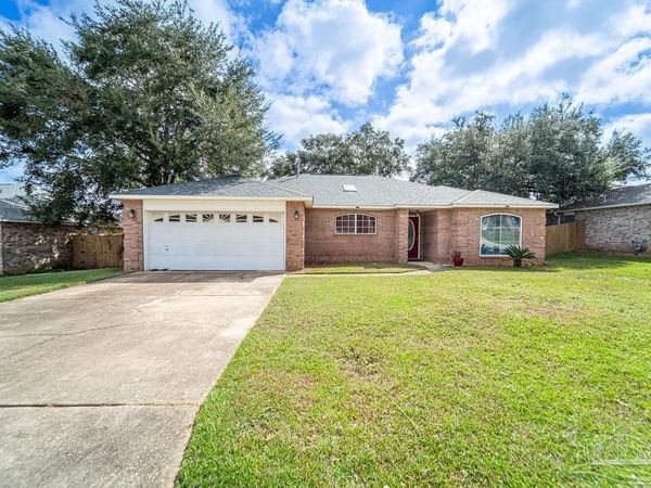 2726 Blackwood Dr, Cantonment, FL 32533