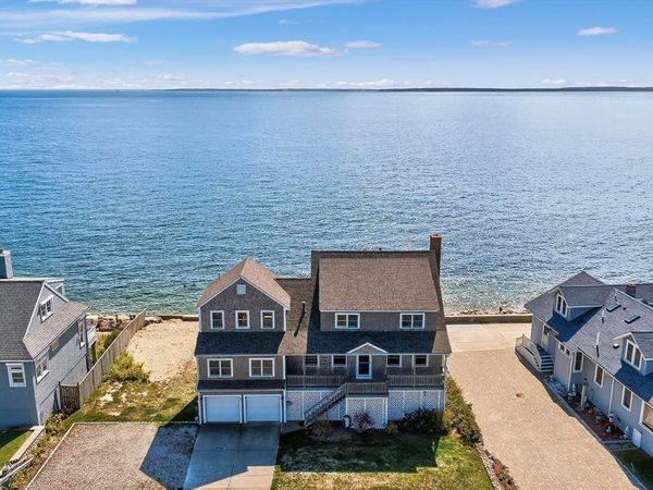 61 Menauhant Rd, Falmouth, MA 02536