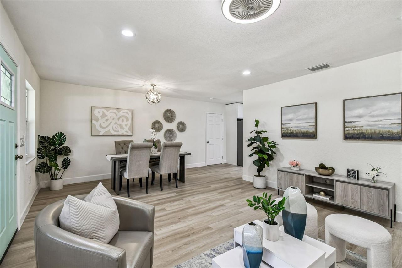 4726 W Knights Avenue, Tampa, FL 33611 Photo