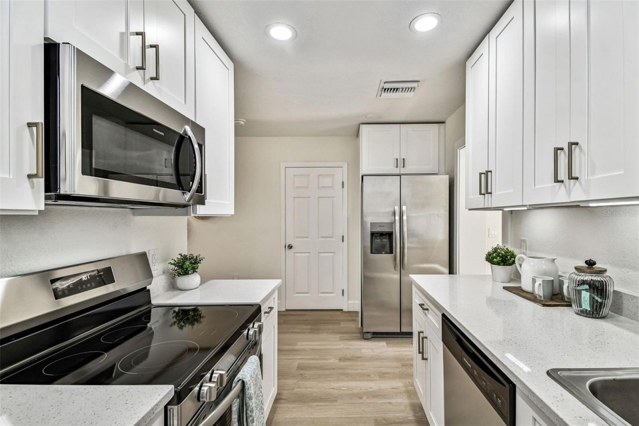 4726 W Knights Avenue, Tampa, FL 33611 Photo