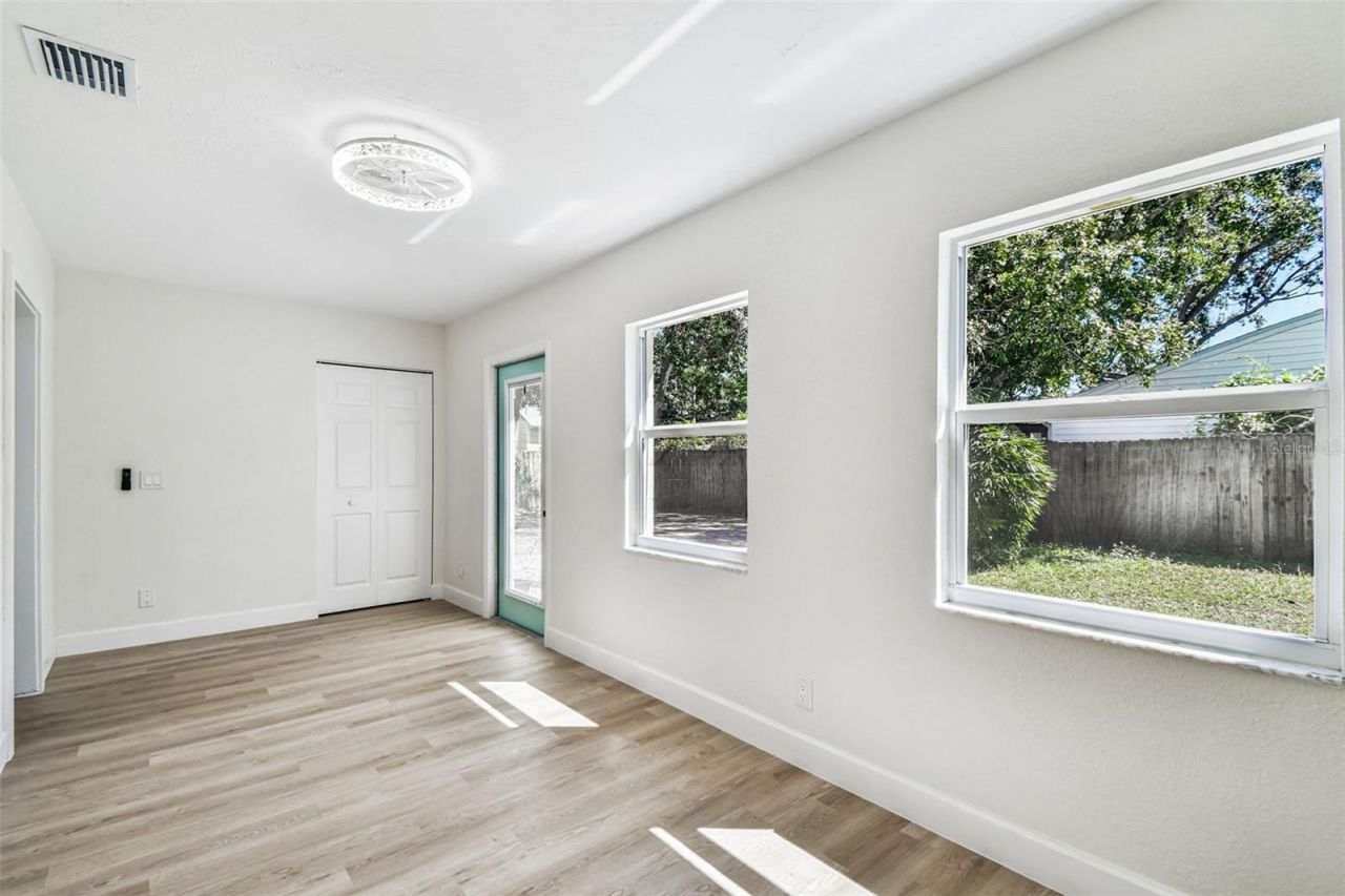 4726 W Knights Avenue, Tampa, FL 33611 Photo