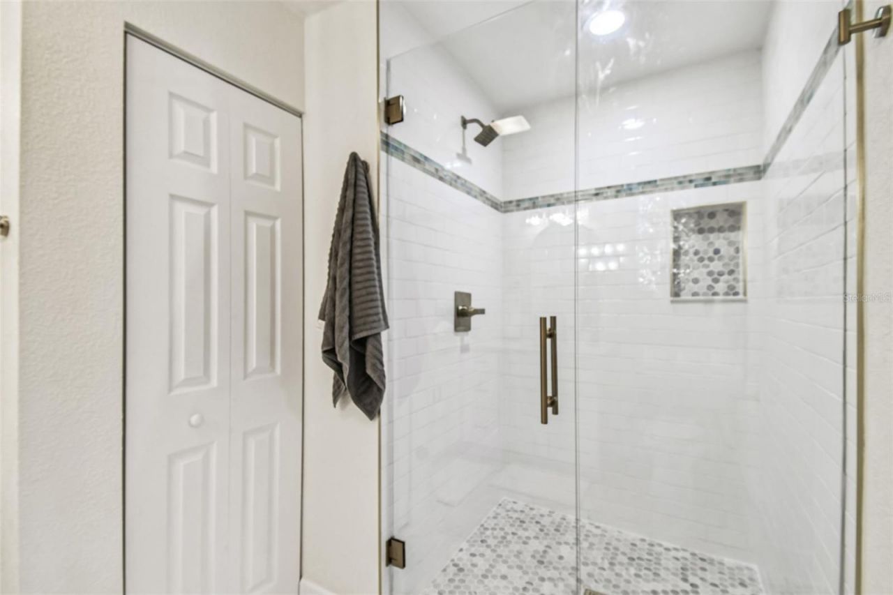 4726 W Knights Avenue, Tampa, FL 33611 Photo