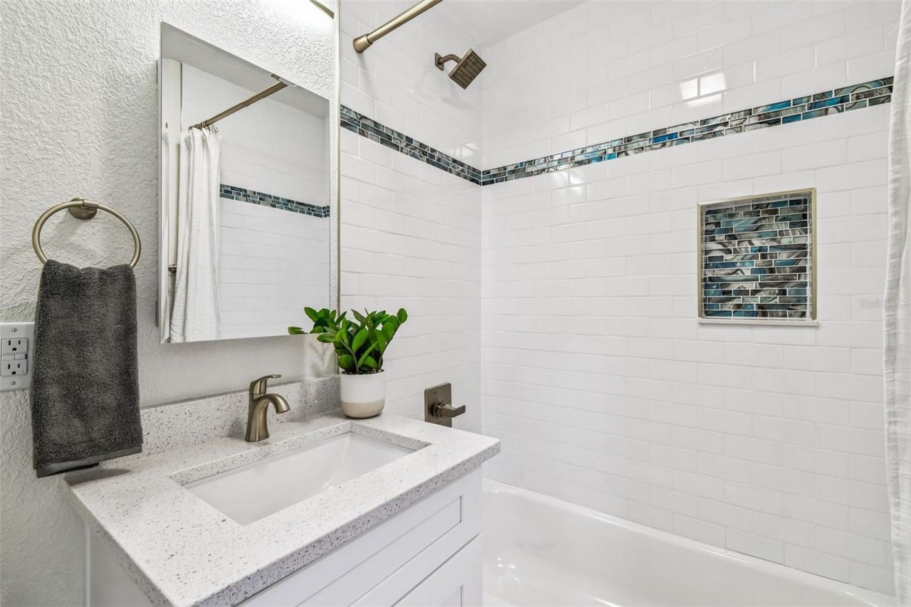 4726 W Knights Avenue, Tampa, FL 33611 Photo