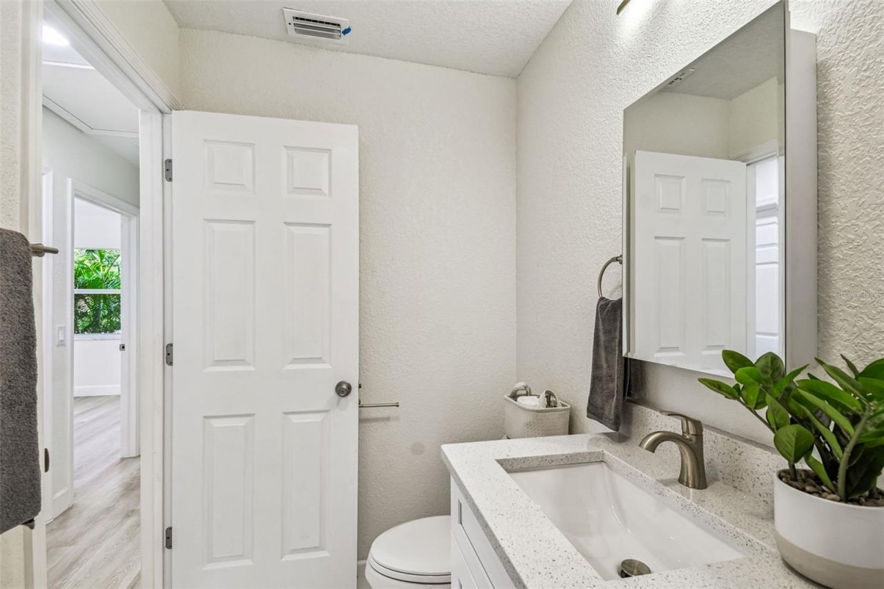 4726 W Knights Avenue, Tampa, FL 33611 Photo