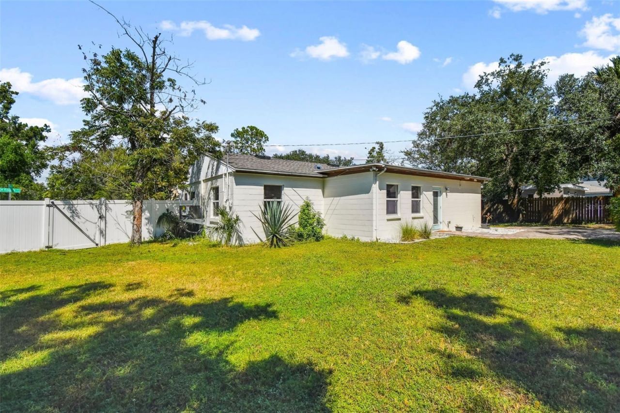 4726 W Knights Avenue, Tampa, FL 33611 Photo