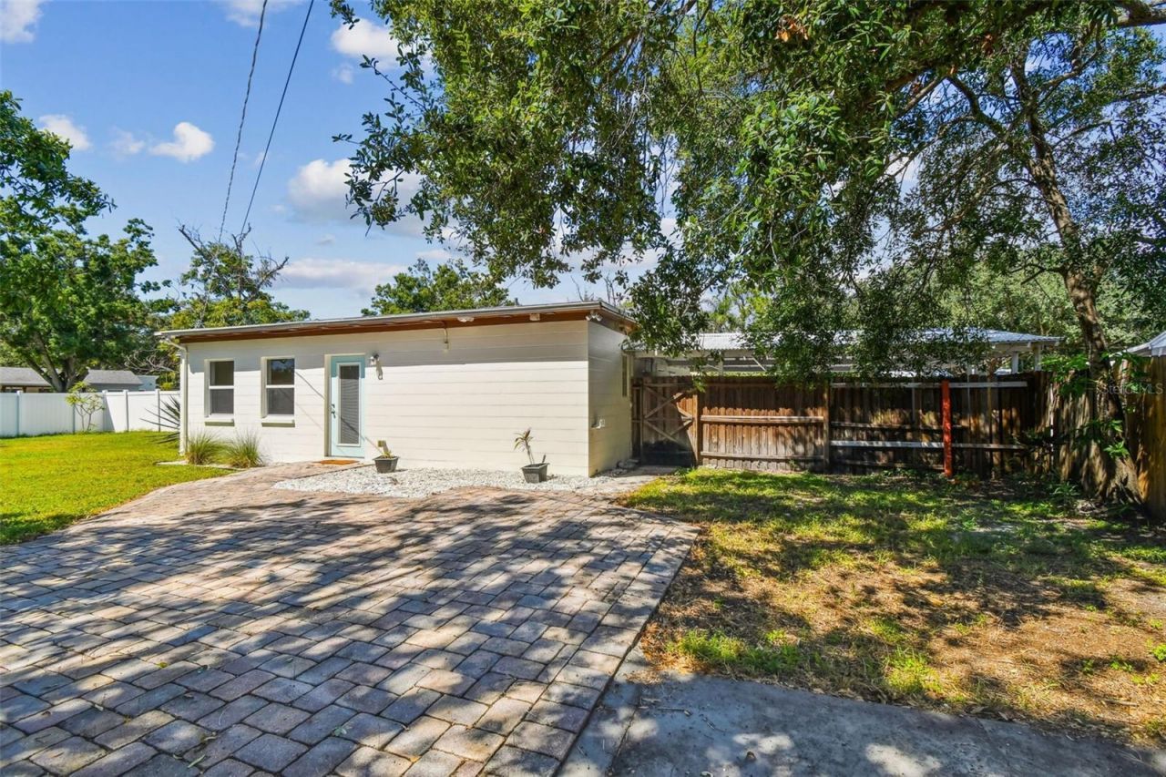 4726 W Knights Avenue, Tampa, FL 33611 Photo