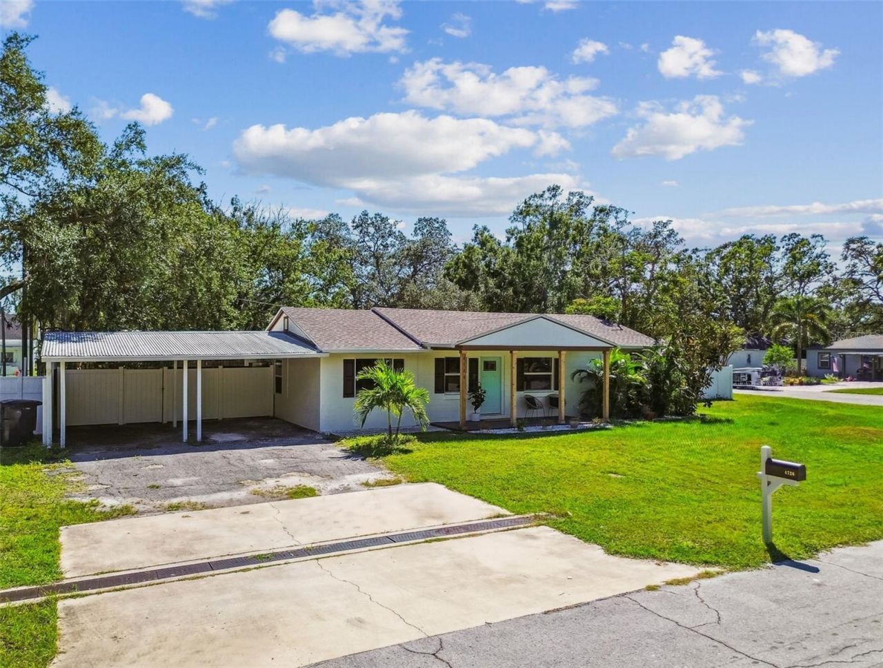 4726 W Knights Avenue, Tampa, FL 33611 Photo