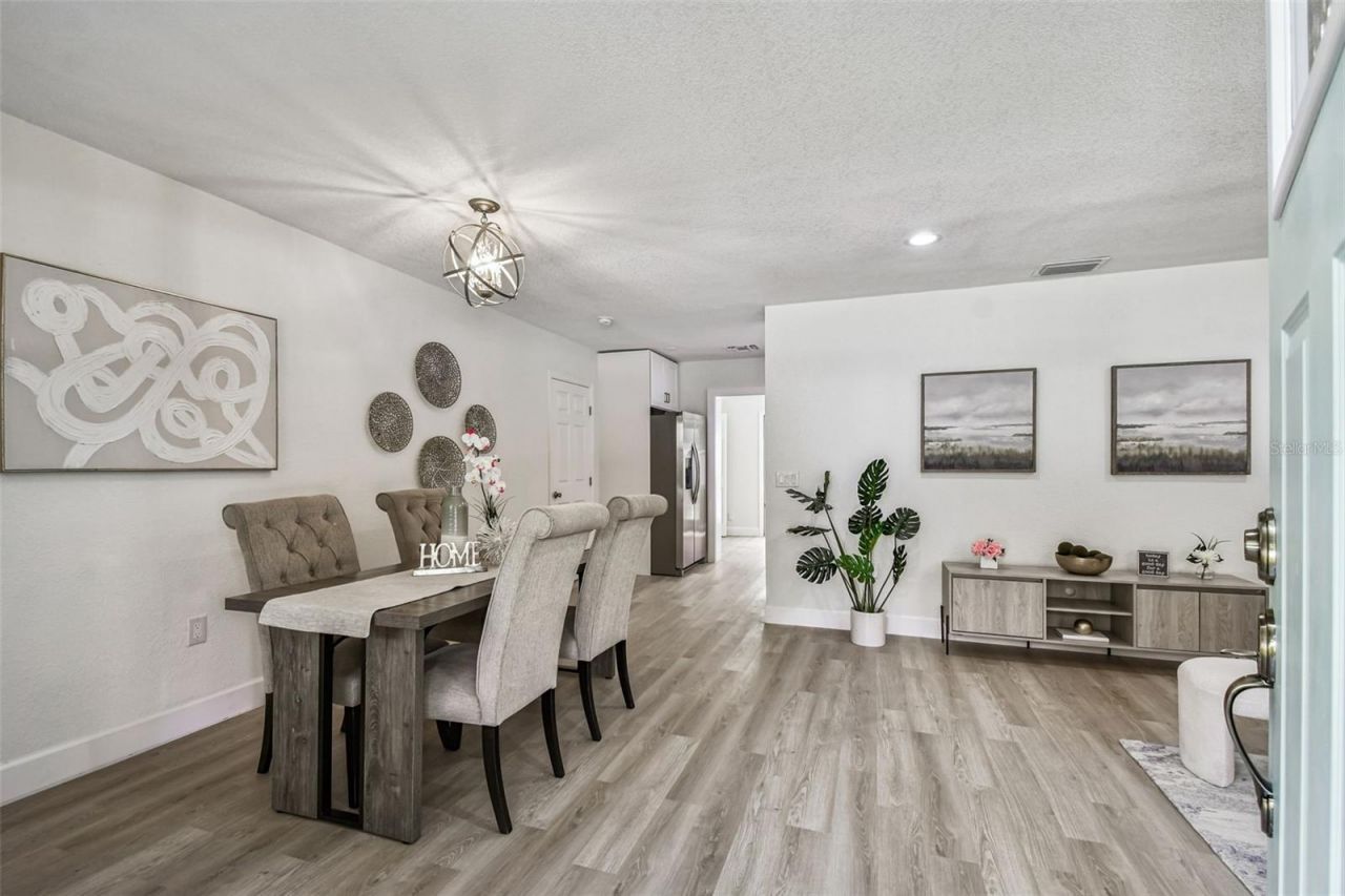 4726 W Knights Avenue, Tampa, FL 33611 Photo