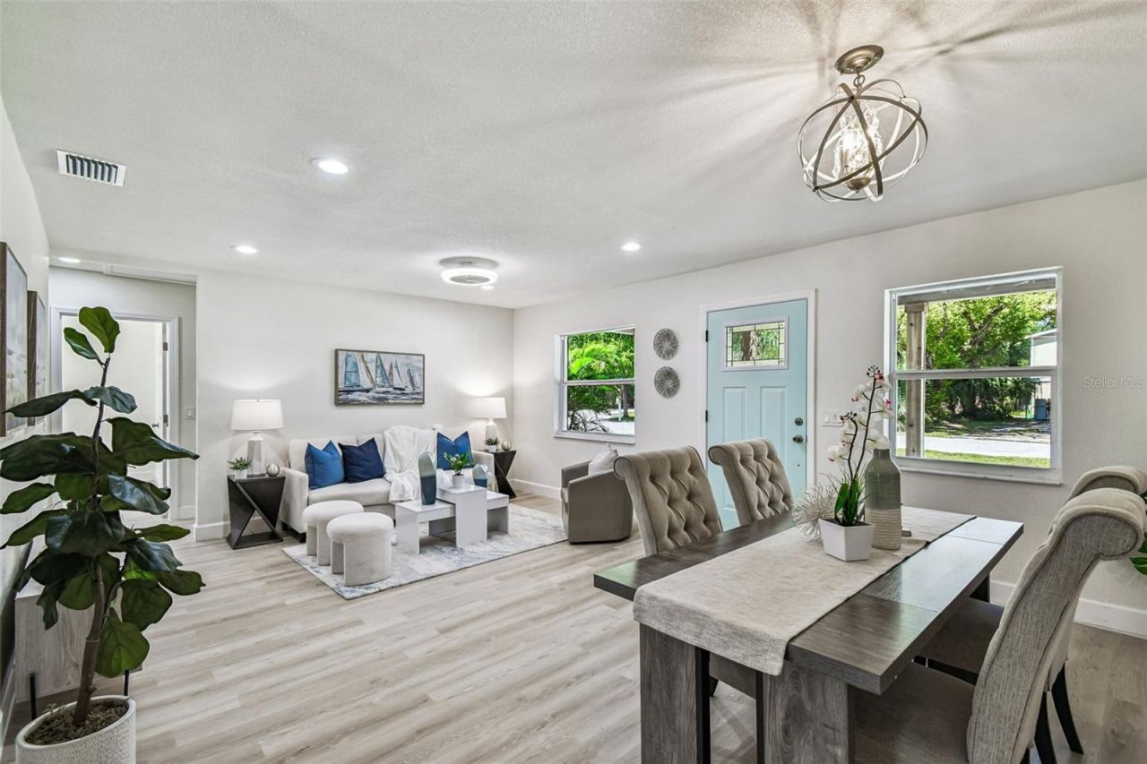 4726 W Knights Avenue, Tampa, FL 33611 Photo