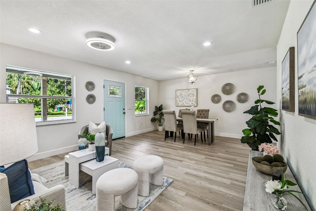 4726 W Knights Avenue, Tampa, FL 33611 Photo