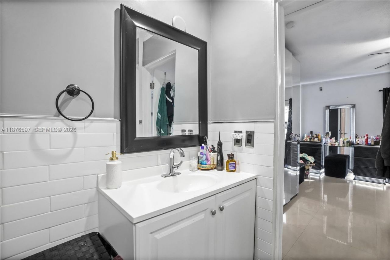 16010 NW 28th Ct, Miami Gardens, FL 33054 Photo