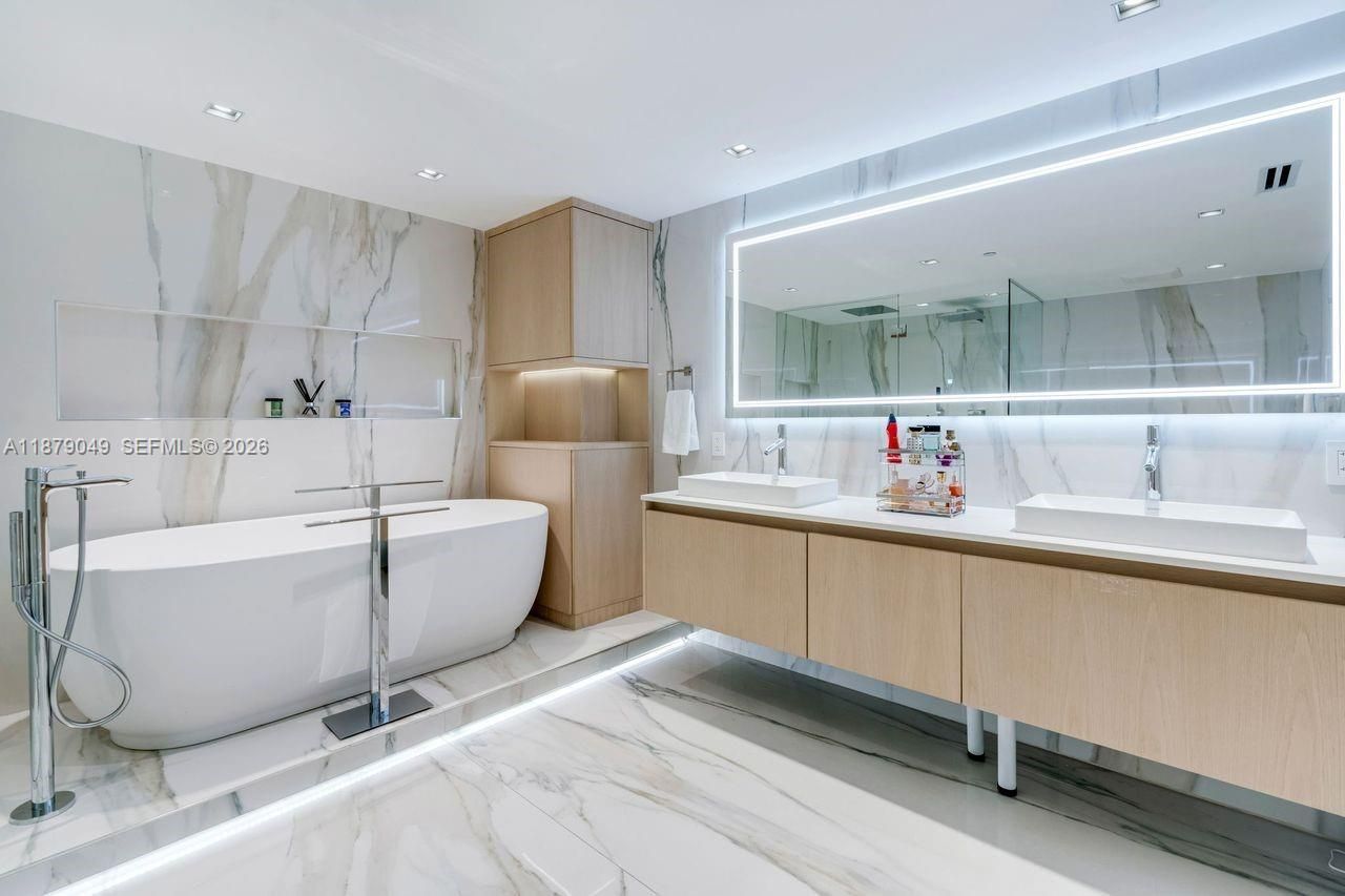 465 Brickell Ave, Unit 4801, Miami, FL 33131 Photo