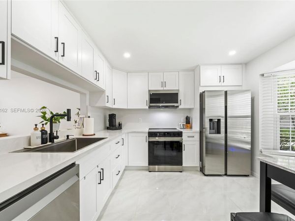 3803 NW 122nd Ter, Sunrise, FL 33323