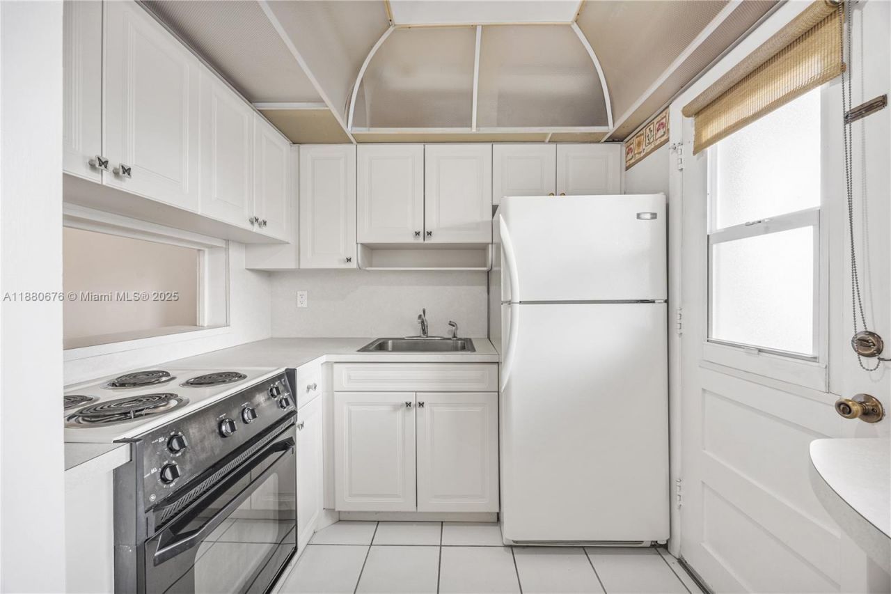 2903 Point East Dr, Unit K111, Aventura, FL 33160 Photo