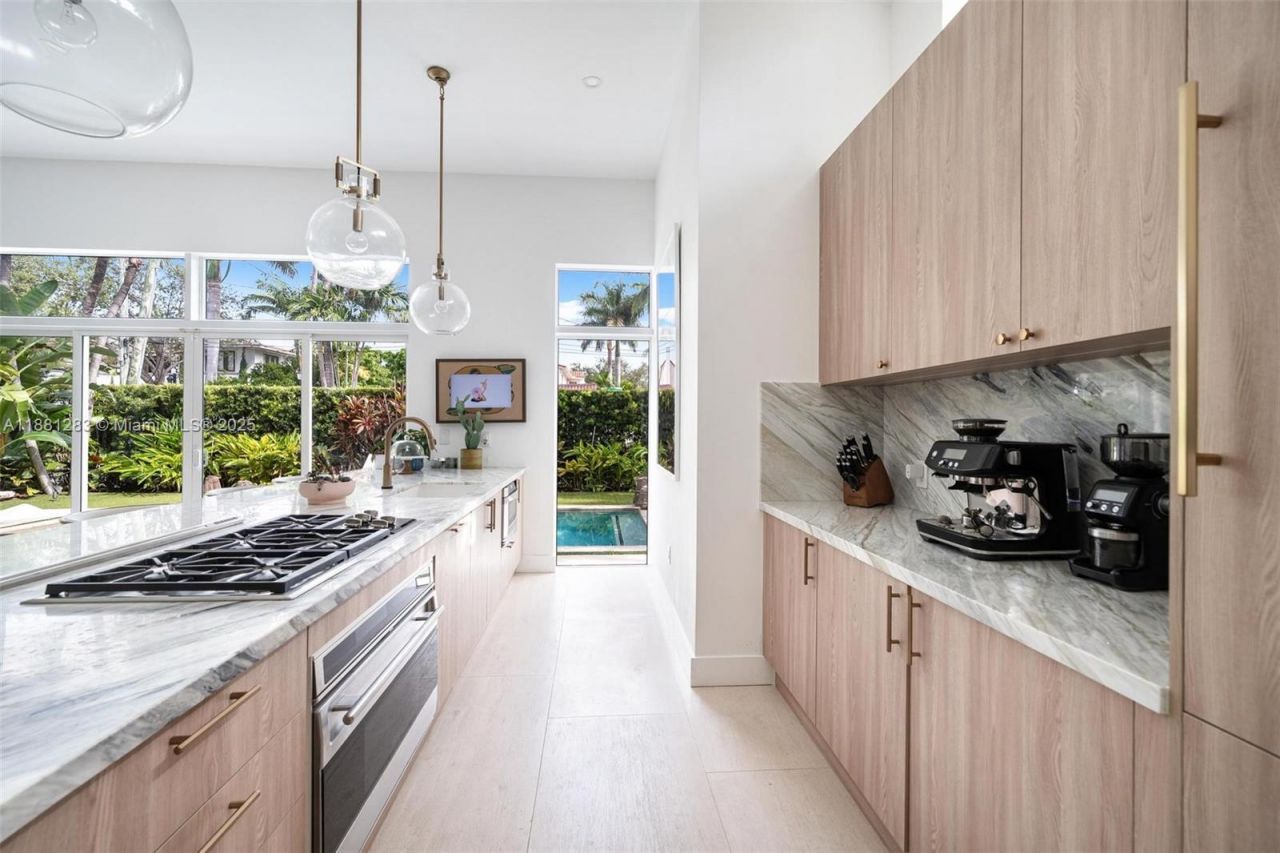 520 E Dilido Dr, Miami Beach, FL 33139 Photo