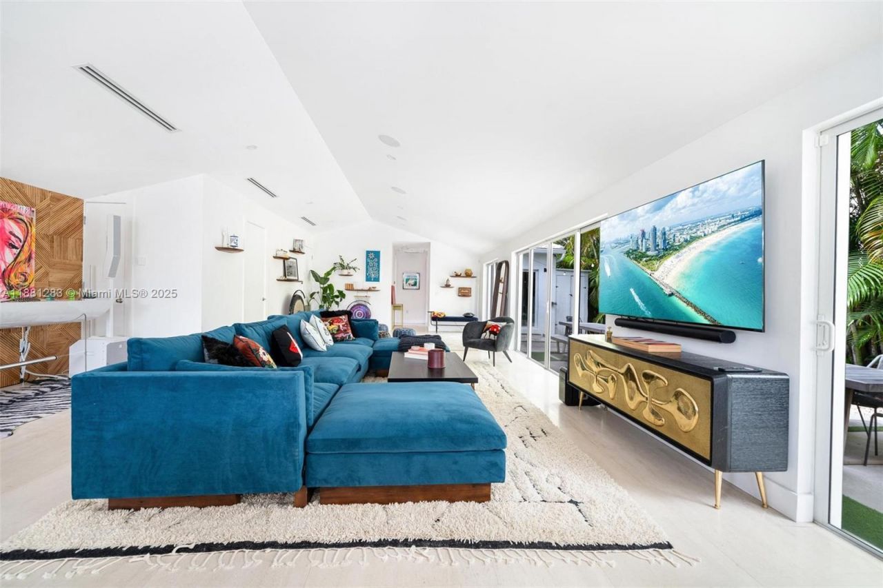 520 E Dilido Dr, Miami Beach, FL 33139 Photo