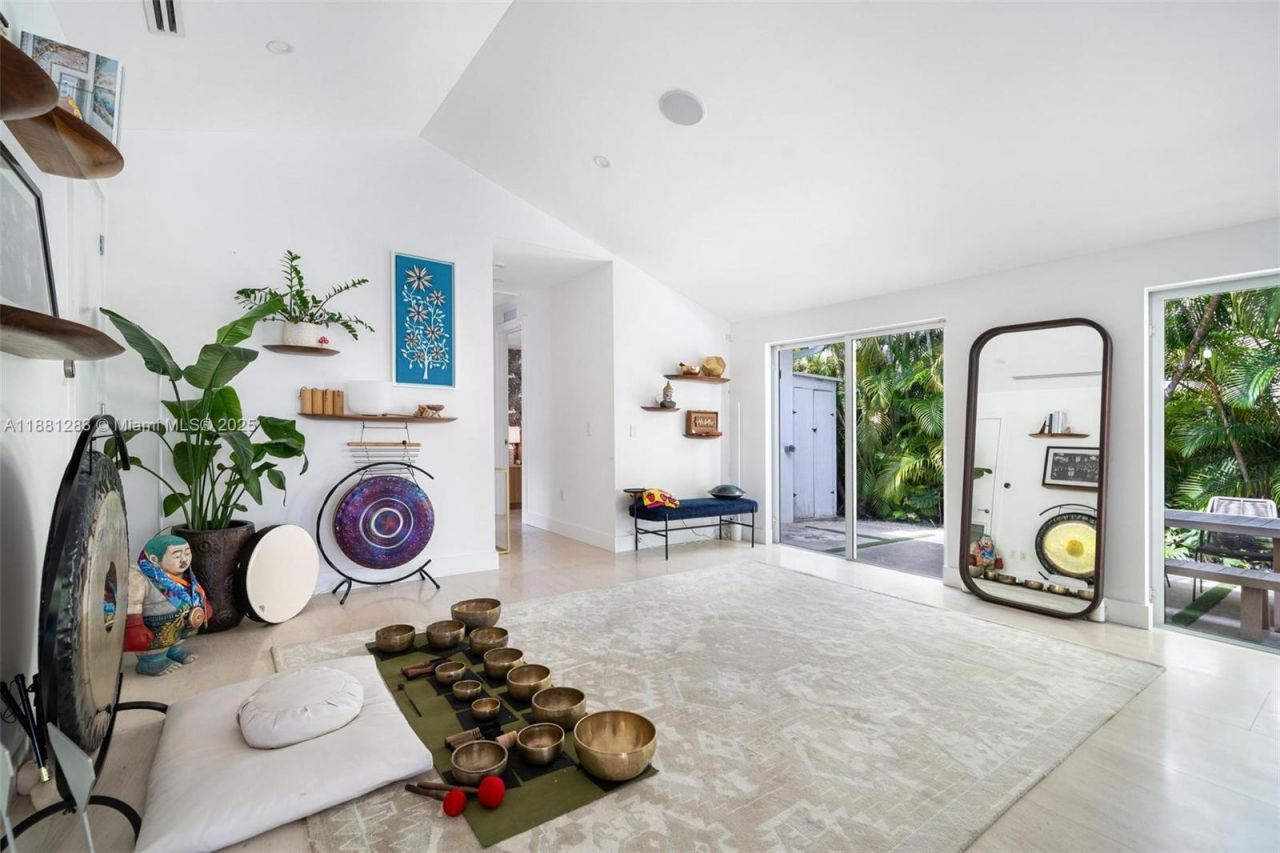 520 E Dilido Dr, Miami Beach, FL 33139 Photo