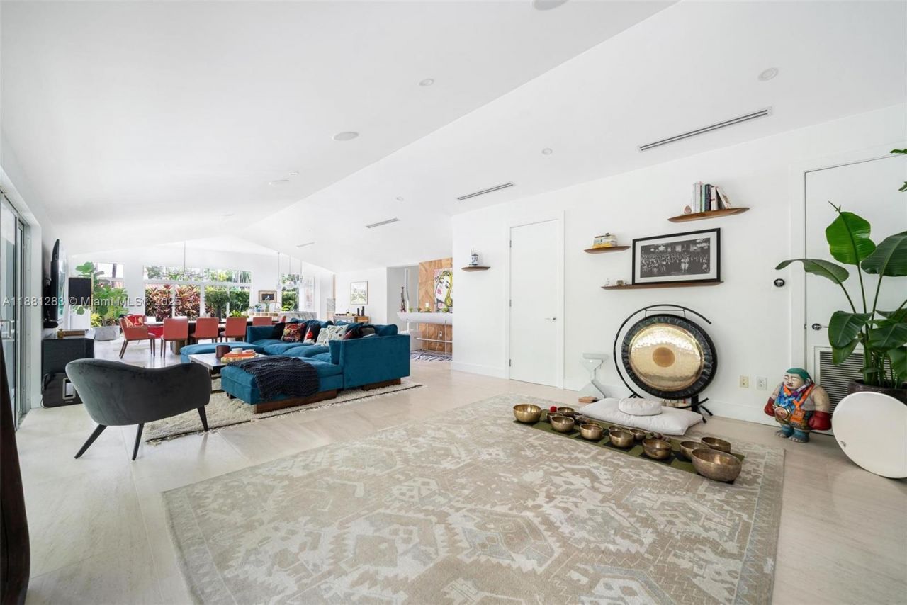 520 E Dilido Dr, Miami Beach, FL 33139 Photo