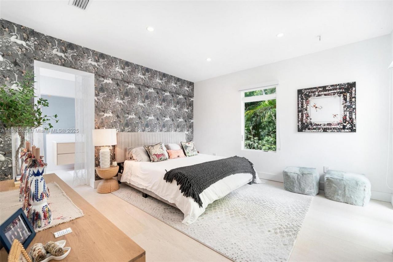 520 E Dilido Dr, Miami Beach, FL 33139 Photo