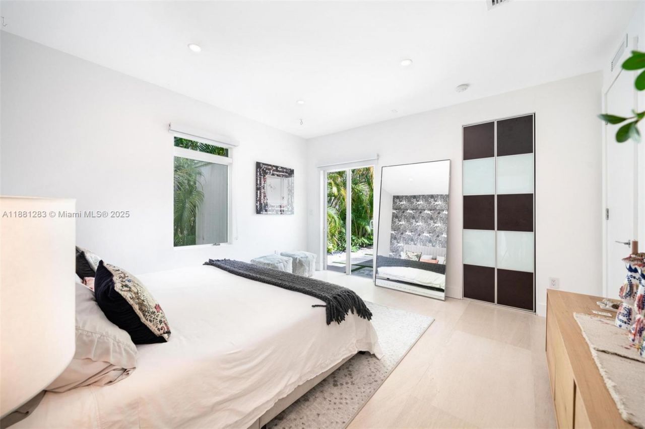 520 E Dilido Dr, Miami Beach, FL 33139 Photo