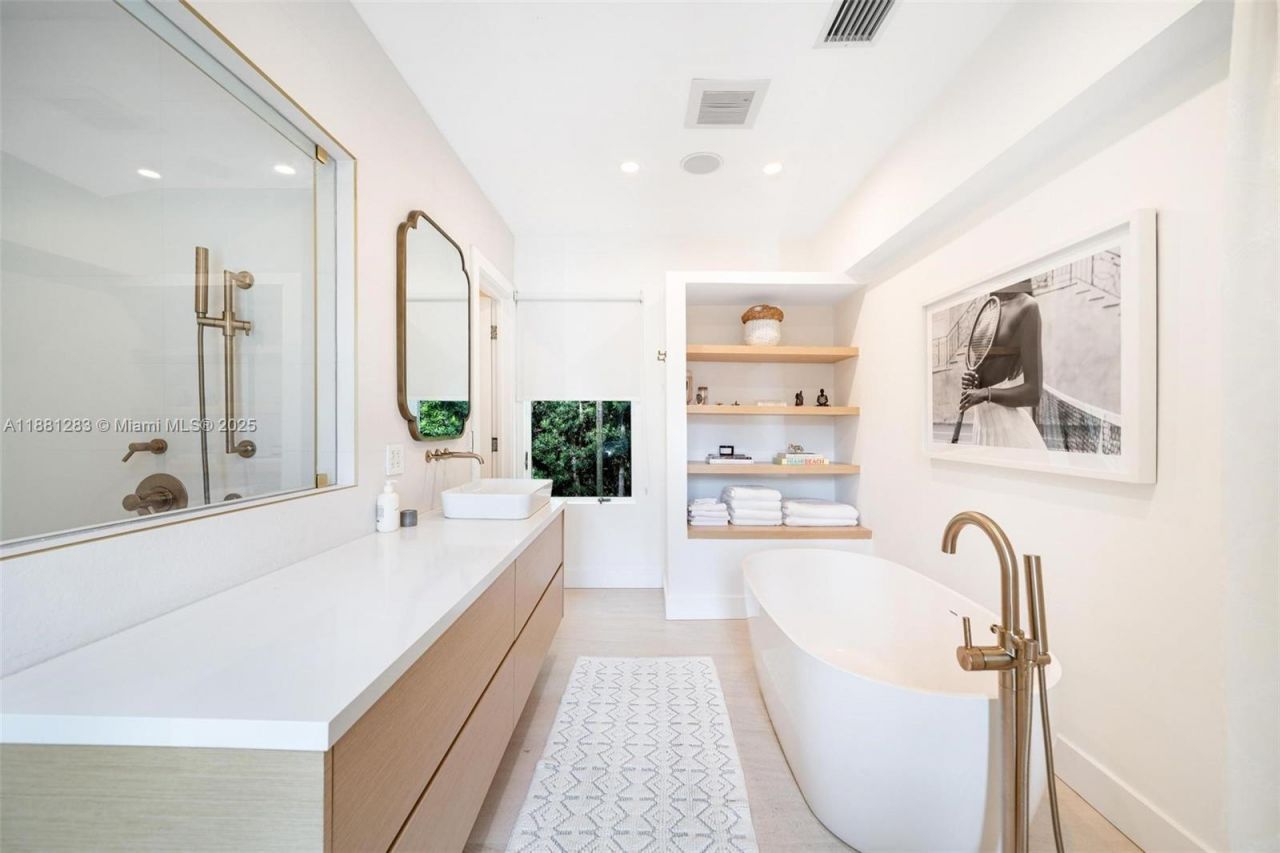 520 E Dilido Dr, Miami Beach, FL 33139 Photo