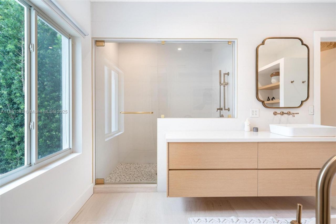 520 E Dilido Dr, Miami Beach, FL 33139 Photo