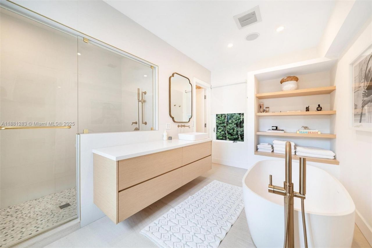 520 E Dilido Dr, Miami Beach, FL 33139 Photo