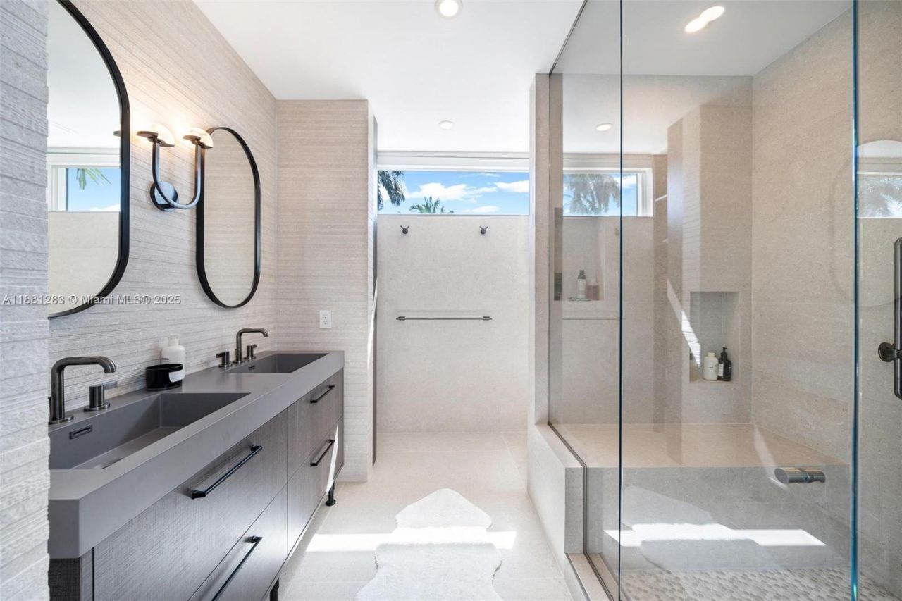 520 E Dilido Dr, Miami Beach, FL 33139 Photo