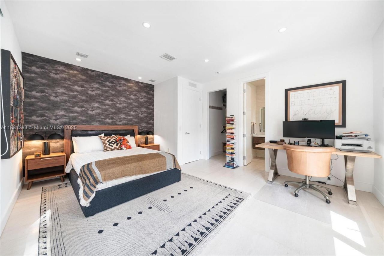 520 E Dilido Dr, Miami Beach, FL 33139 Photo