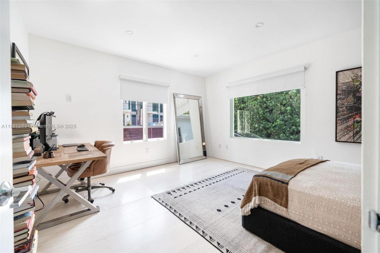 520 E Dilido Dr, Miami Beach, FL 33139 Photo