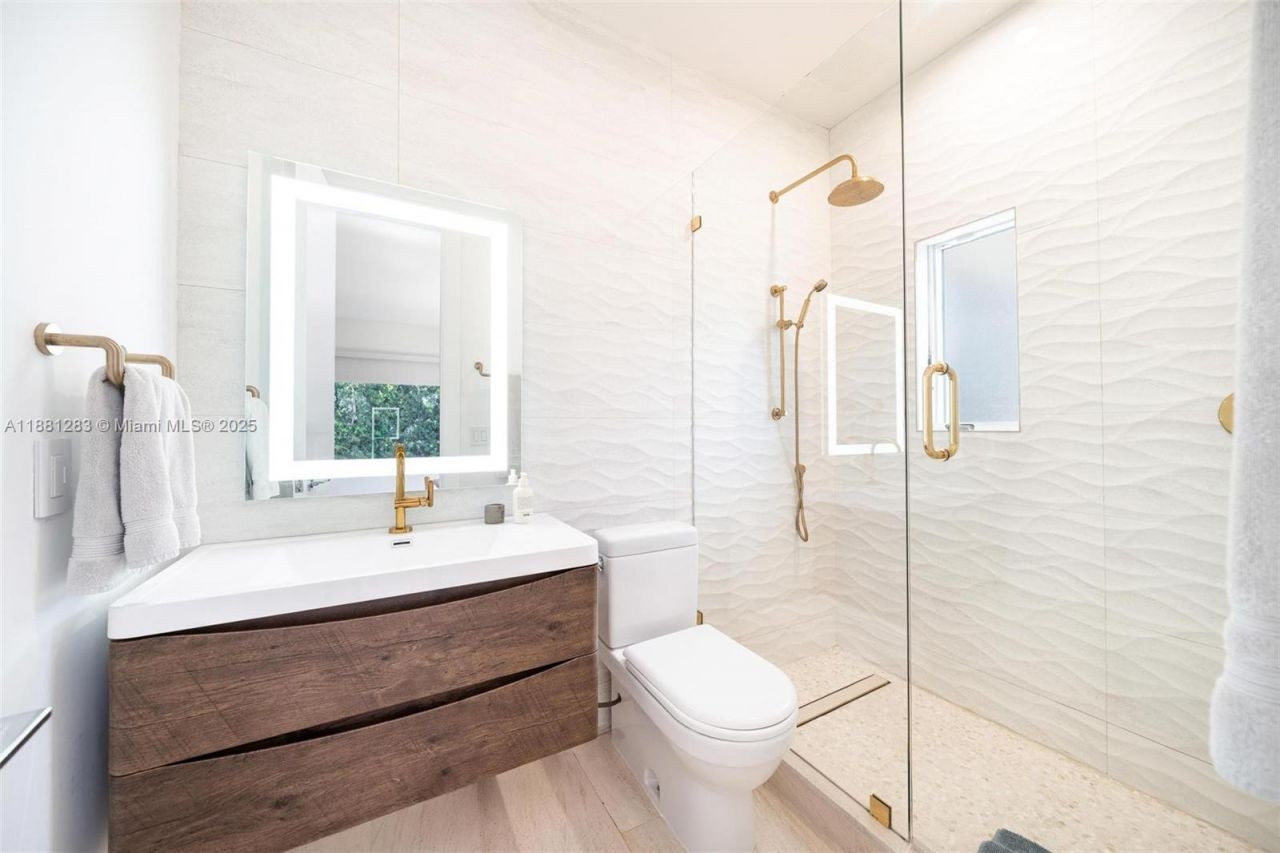 520 E Dilido Dr, Miami Beach, FL 33139 Photo