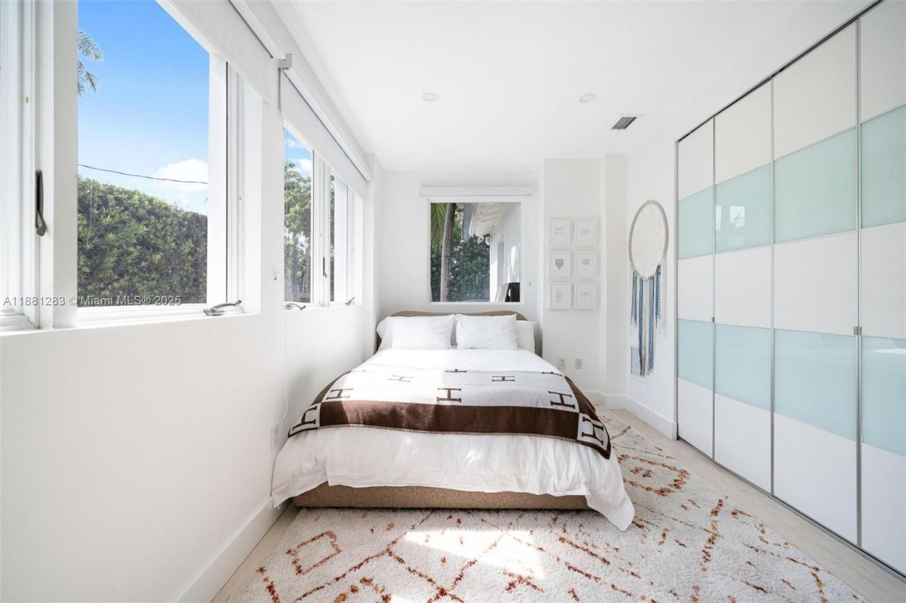 520 E Dilido Dr, Miami Beach, FL 33139 Photo