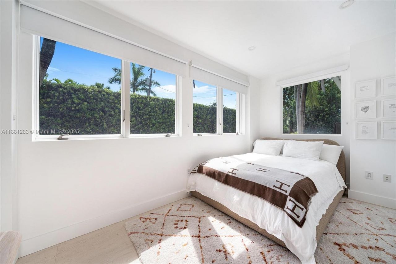 520 E Dilido Dr, Miami Beach, FL 33139 Photo