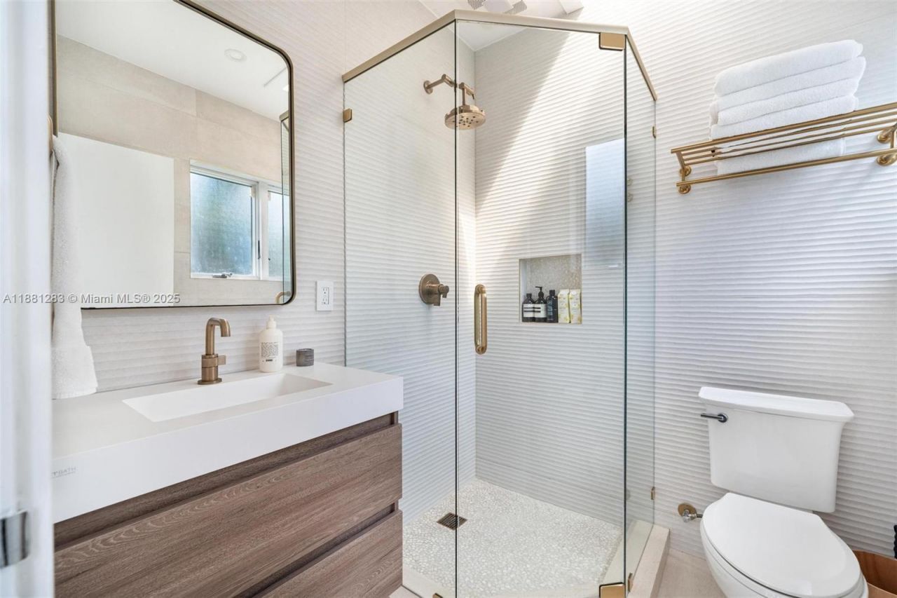 520 E Dilido Dr, Miami Beach, FL 33139 Photo