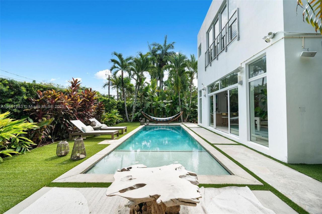 520 E Dilido Dr, Miami Beach, FL 33139 Photo