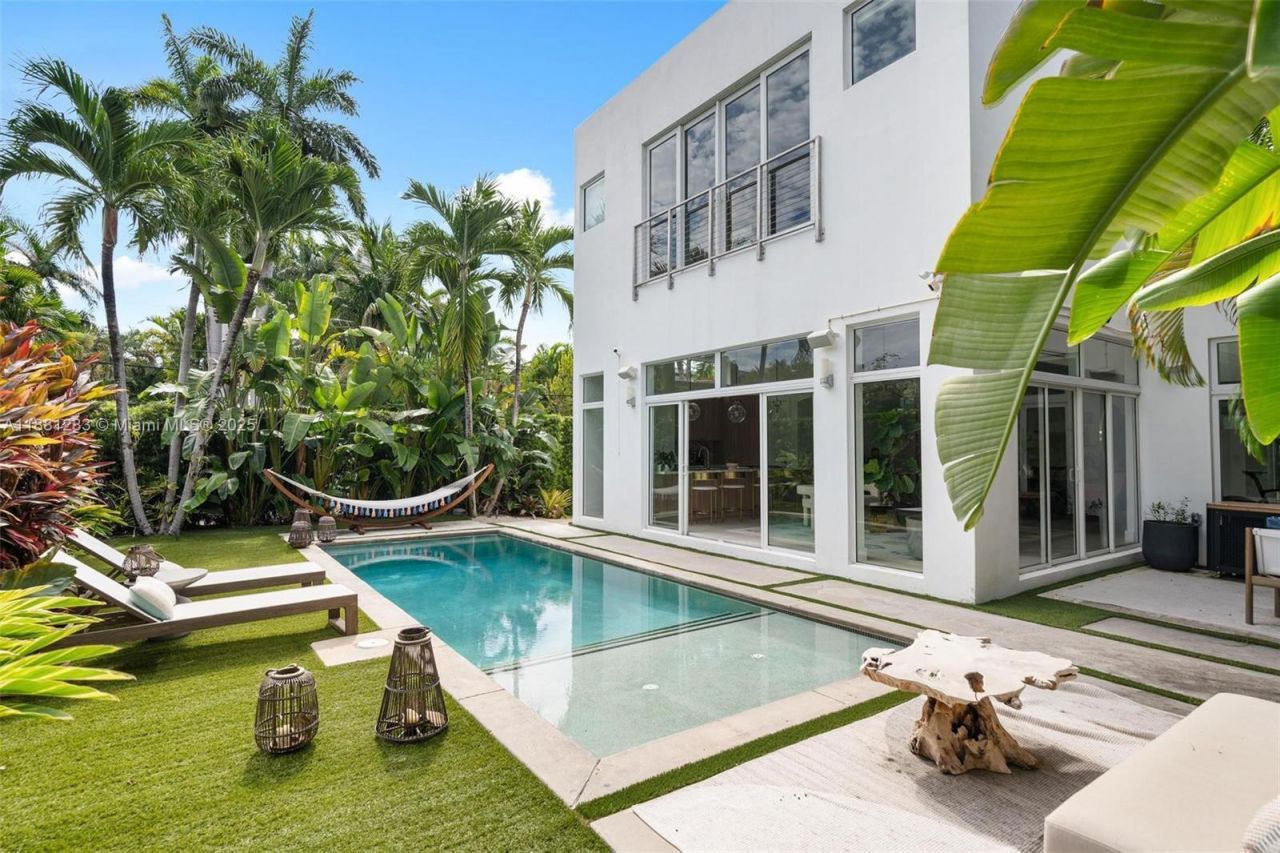 520 E Dilido Dr, Miami Beach, FL 33139 Photo