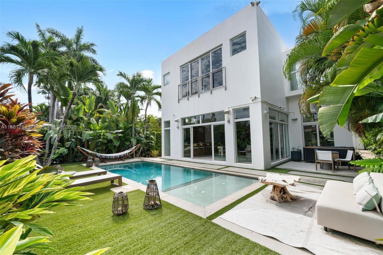 520 E Dilido Dr, Miami Beach, FL 33139 Photo